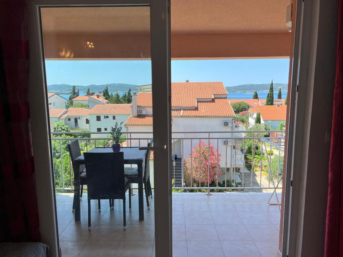 Apartmani Roje Sveti Filip I Jakov Ngoại thất bức ảnh