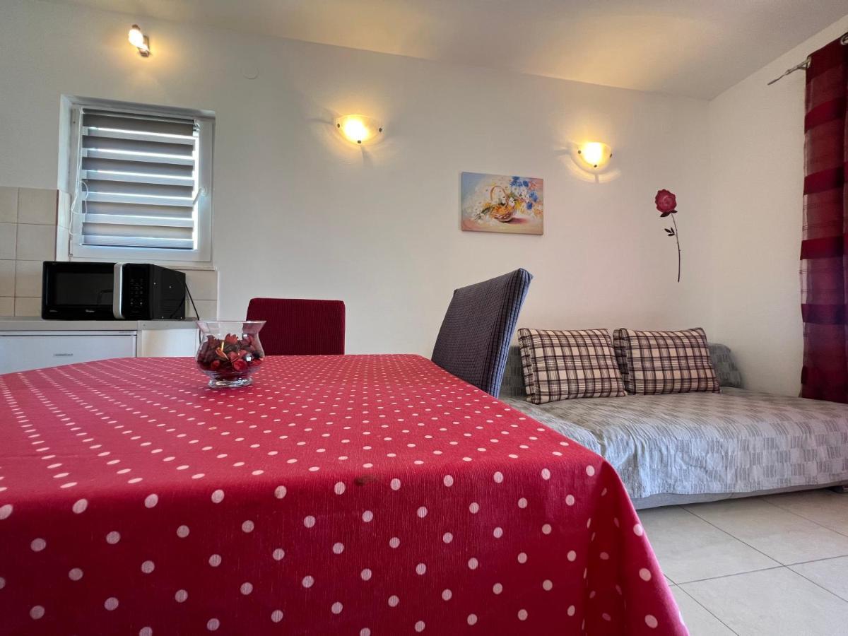 Apartmani Roje Sveti Filip I Jakov Ngoại thất bức ảnh