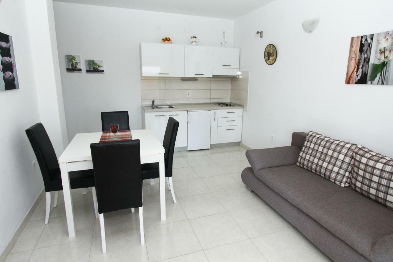 Apartmani Roje Sveti Filip I Jakov Ngoại thất bức ảnh